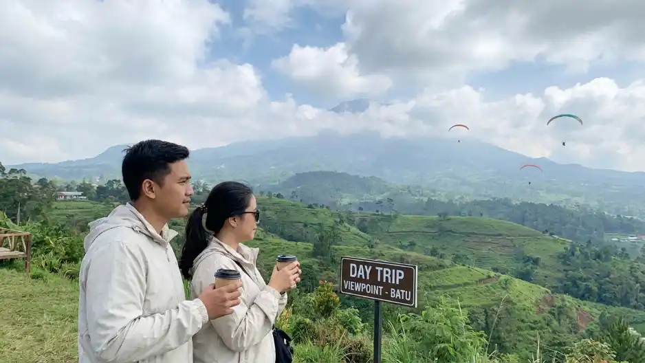 Pemandangan City Light dan Area Camping Tanpa Menginap